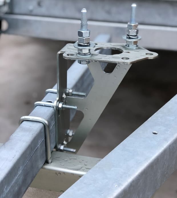 Кронштейн запасного на дышло для прицепов «Экспедиция»